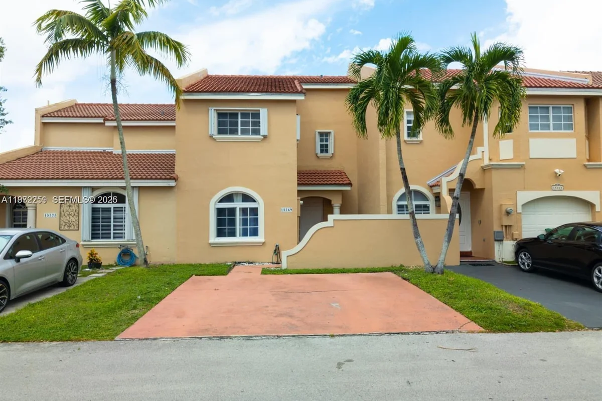 Townhouse in Miami: photo 1 of 30