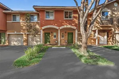 21 SE 3rd Ave, Hallandale Beach: photo 1 of 31