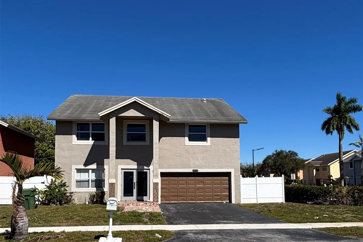 9711 SW 13th St, Pembroke Pines: photo 1 of 2
