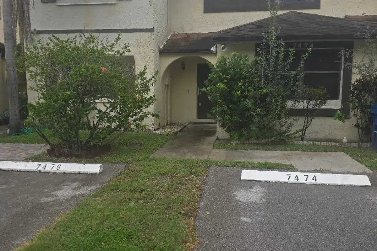 7474 NW 34th St, Lauderhill: photo 1 of 26