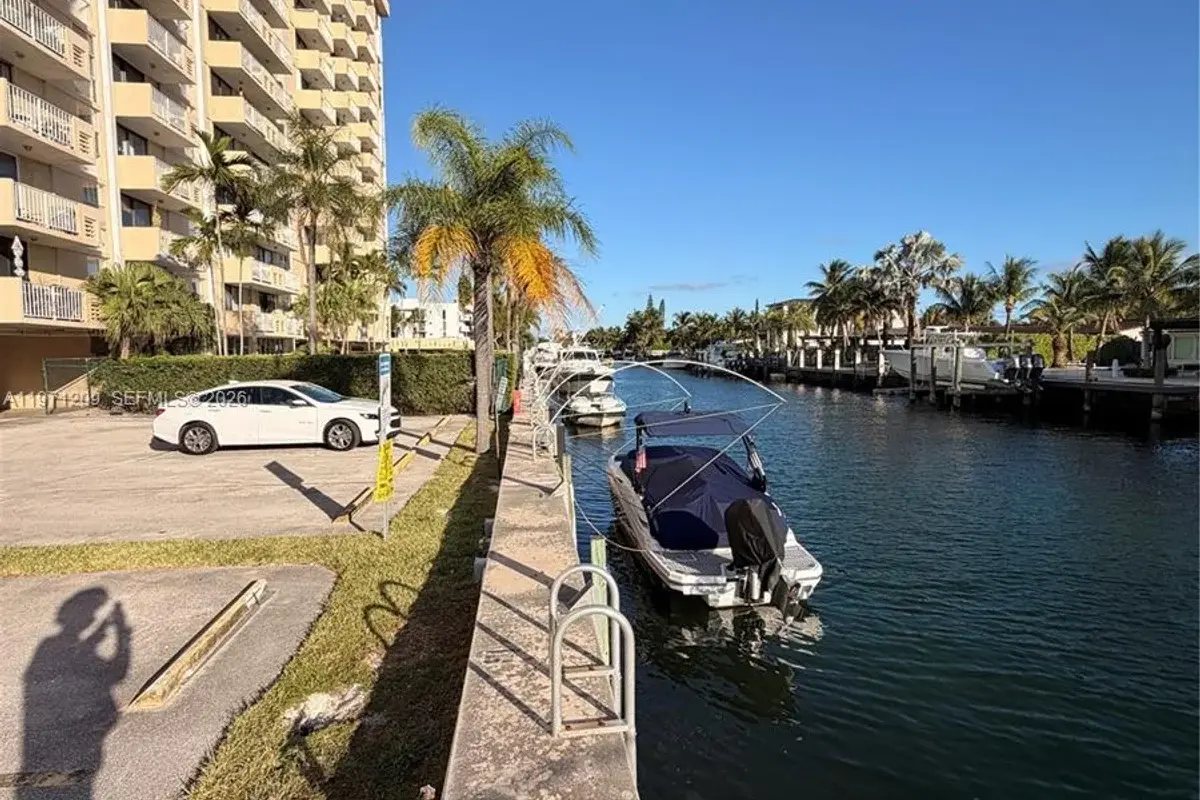 2350 NE 135th St #503, North Miami: photo 1 of 27