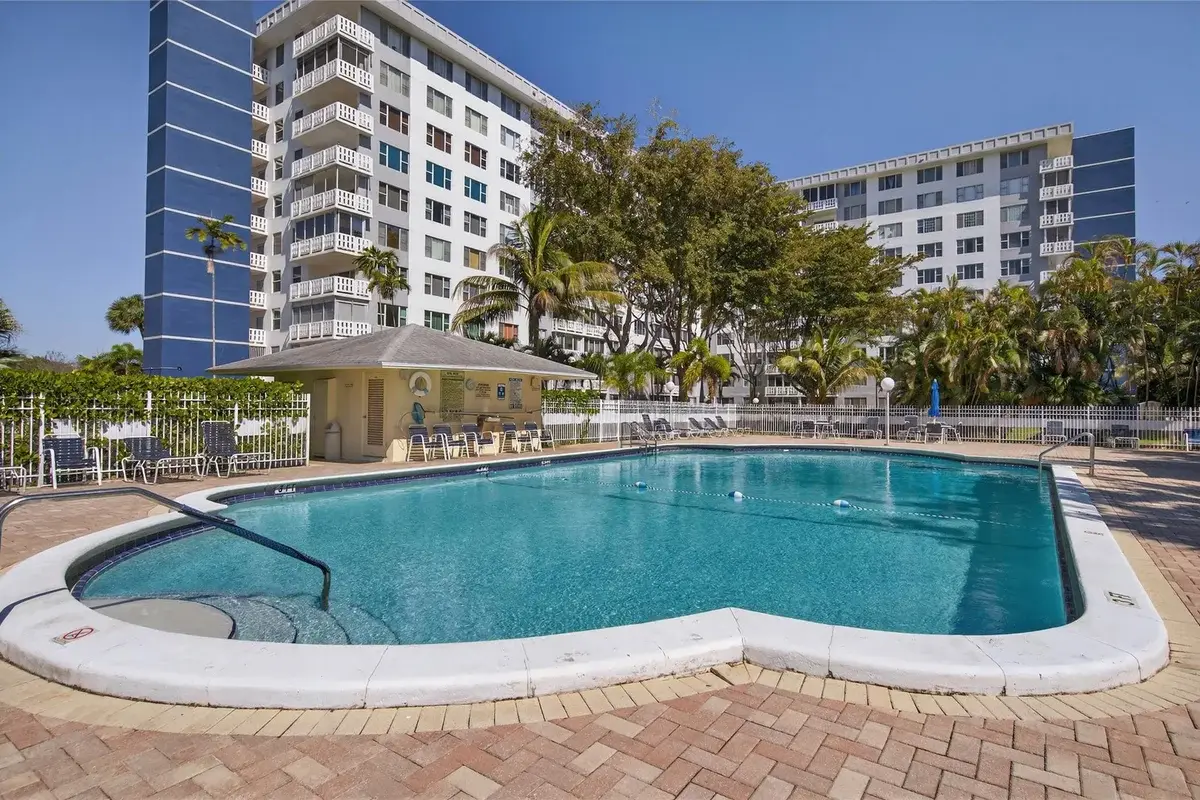 4400 Hillcrest Dr #704, Hollywood: photo 1 of 23