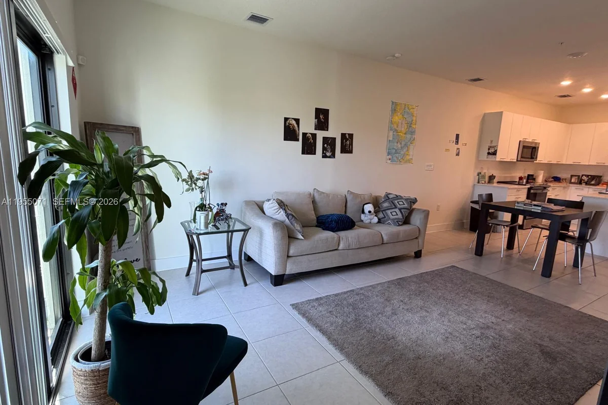 8001 NW 41st St #F-310, Doral: photo 1 of 10