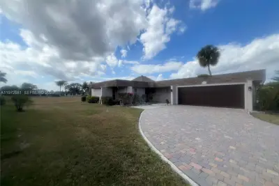 5724 S Bayberry Ln, Tamarac: photo 1 of 19