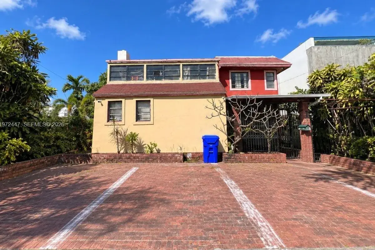 2278 SW 16th Ave, Miami: photo 1 of 23