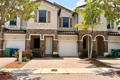 25356 SW 116th Ave, Miami: photo 1 of 16