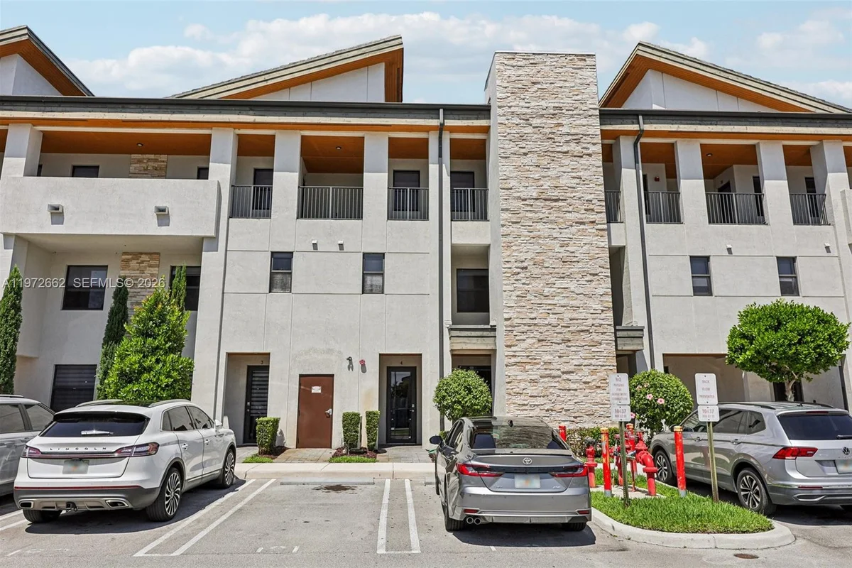 10455 NW 82nd St #4, Doral: photo 1 of 63
