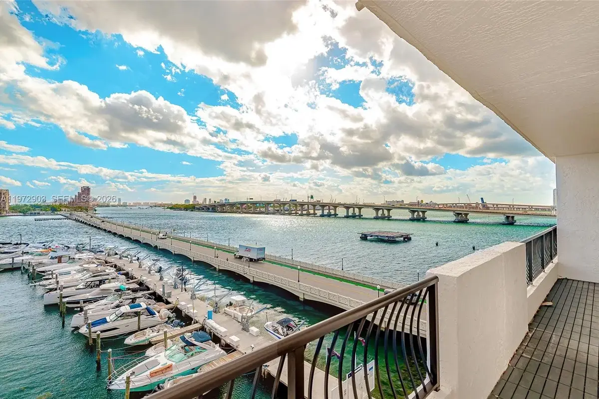 555 NE 15th St #603, Miami: photo 1 of 27