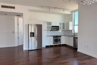 133 NE 2nd Ave #3213, Miami: photo 1 of 14