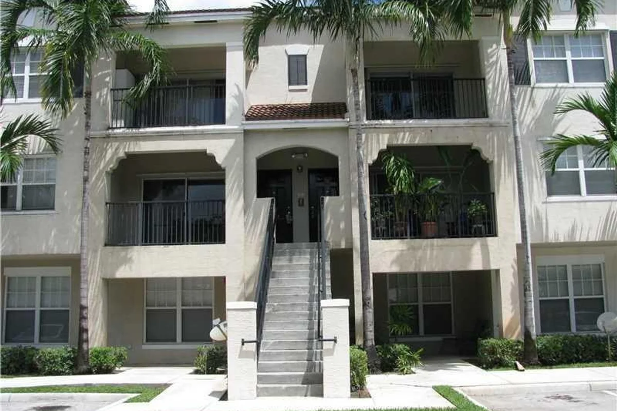 5800 W Sample Rd #305, Coral Springs: photo 1 of 28