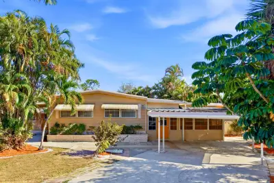 8903 Oak St, Boynton Beach: photo 1 of 41