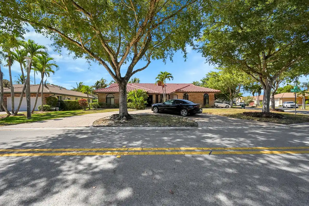 5172 NW 84th Rd, Coral Springs: photo 1 of 38