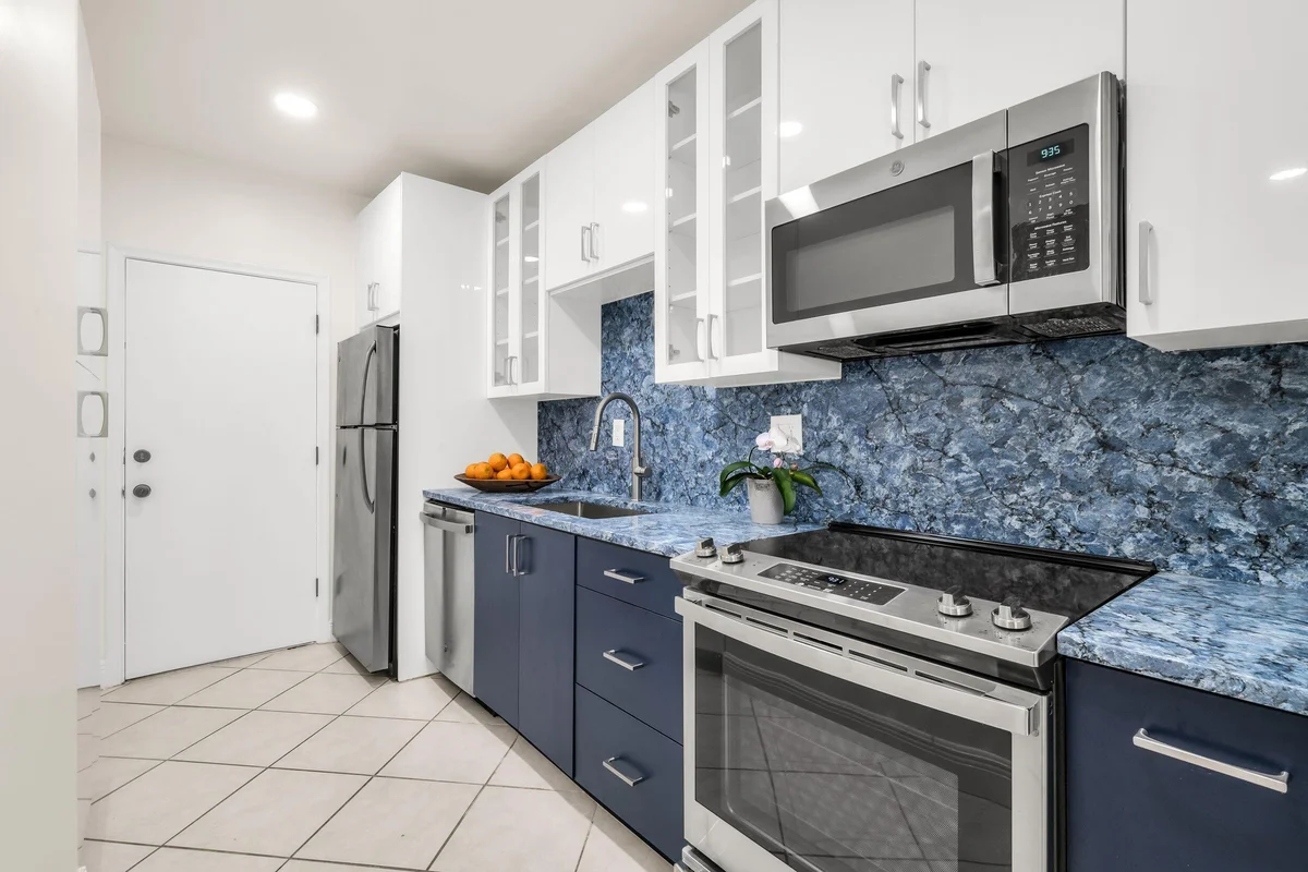 299 SW 7th St #106, Boca Raton: photo 1 of 25
