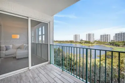 20000 E Country Club Dr #714, Aventura: photo 1 of 50