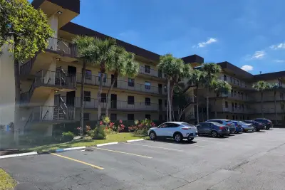 3121 NW 47th Ter #403, Lauderdale Lakes: photo 1 of 17