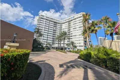 100 Golden Isles Dr #PH9, Hallandale Beach: photo 1 of 31
