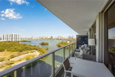 16385 Biscayne Blvd #1502, North Miami Beach: photo 1 of 21