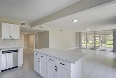 7582 NW 86th Ter #104, Tamarac: photo 1 of 27