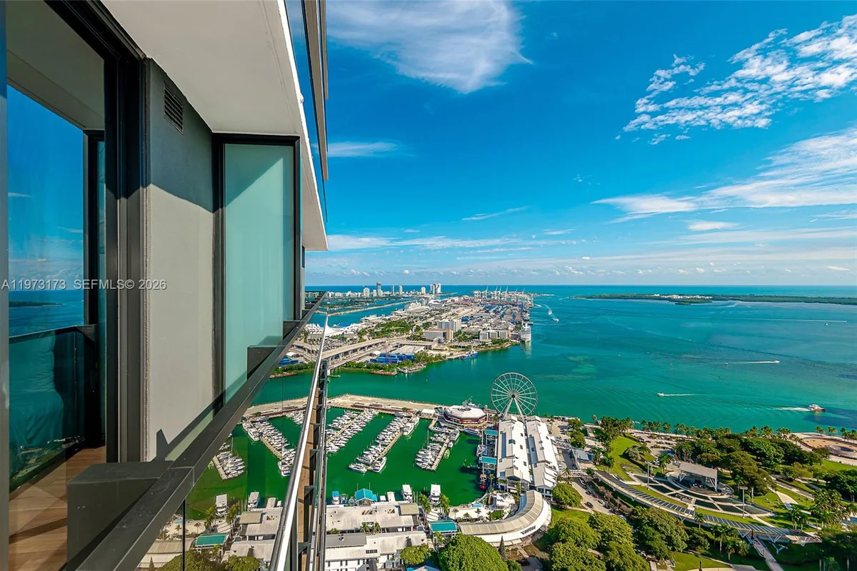 398 NE 5th St #4512, Miami: photo 1 of 22