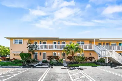 2121 NE 1st Ct #202, Boynton Beach: photo 1 of 28