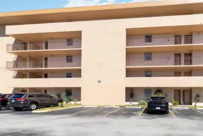 8895 Fontainebleau Blvd #504, Miami: photo 1 of 27