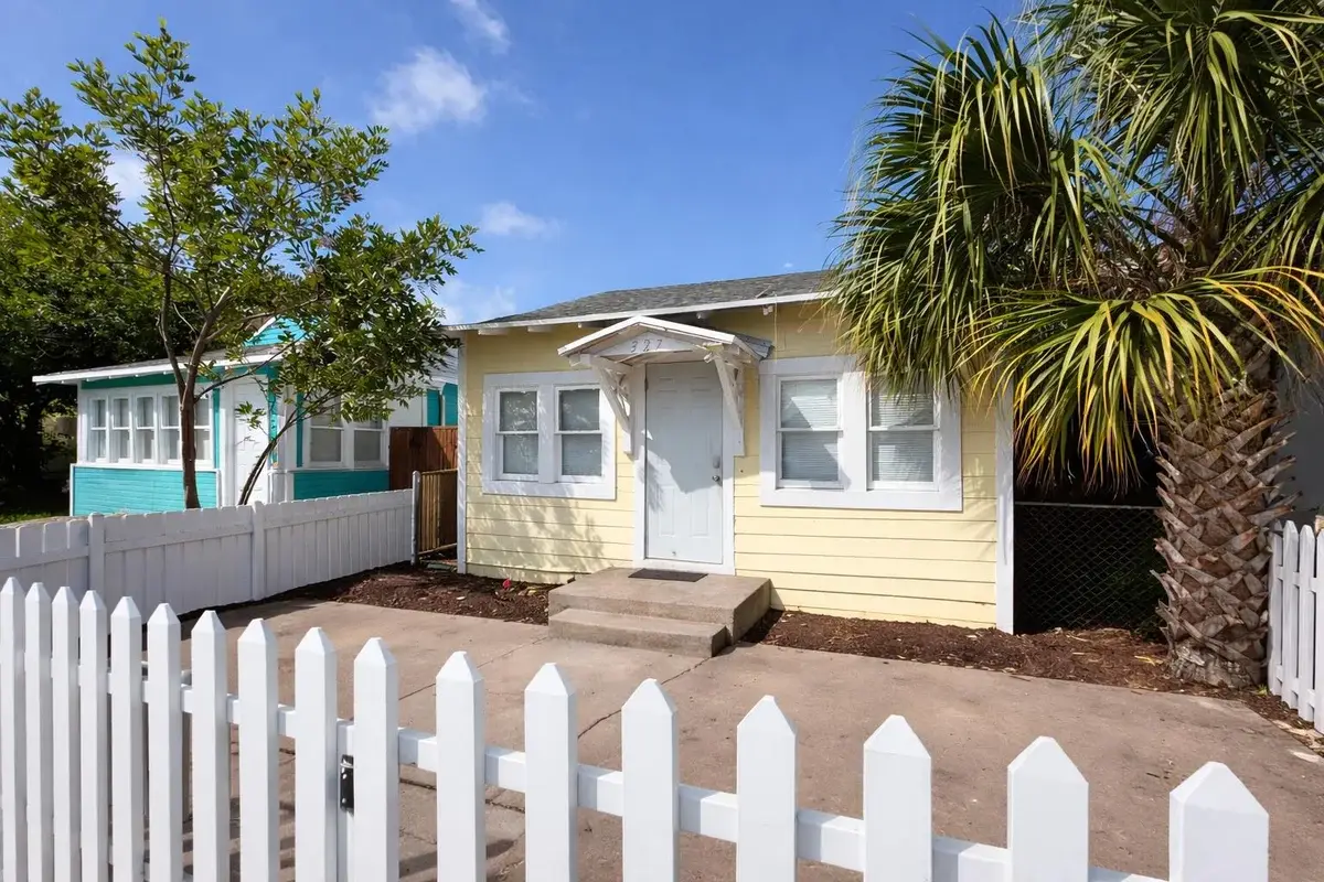 327 S L St, Lake Worth Beach: photo 1 of 3