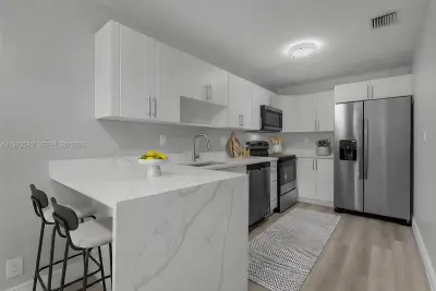 10379 NW 35th St, Coral Springs: photo 1 of 17