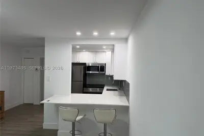 926 Michigan Ave #12, Miami Beach: photo 1 of 14