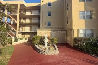 2801 Somerset Dr #105, Lauderdale Lakes: photo 1 of 21