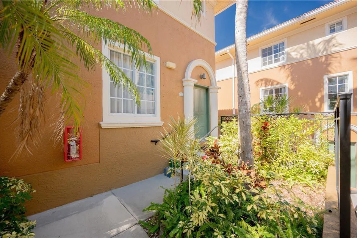 2841 NE 185th St #514, Miami: photo 1 of 24