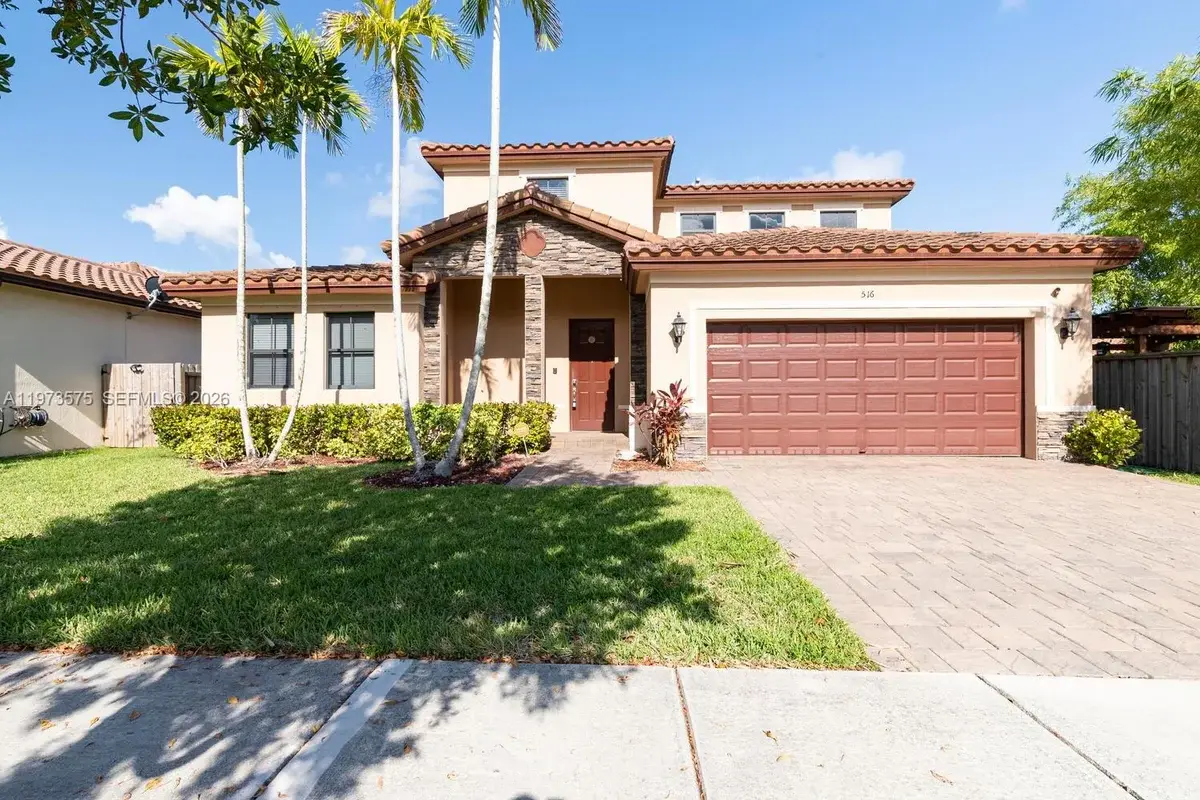 516 SE 35th Ter, Homestead: photo 1 of 25