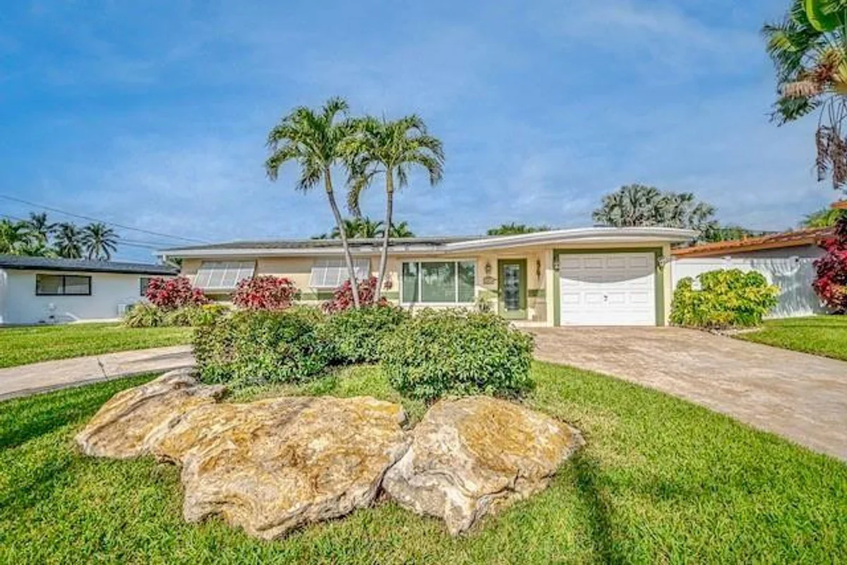1131 SE 5th Ave, Pompano Beach: photo 1 of 39