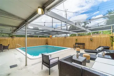 13405 NW 6th Ave, North Miami: photo 1 of 11