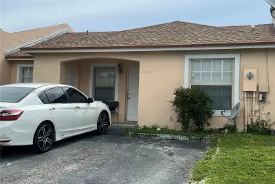 20305 NW 27th Ct, Miami Gardens: photo 1 of 6