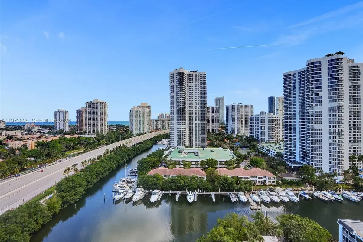 3400 192nd St #1811, Aventura: photo 1 of 29
