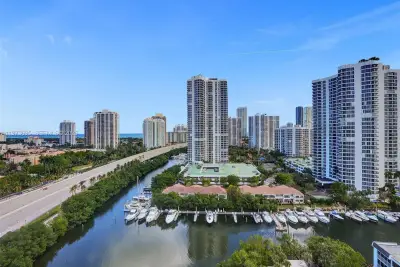 3400 192nd St #1811, Aventura: photo 1 of 29