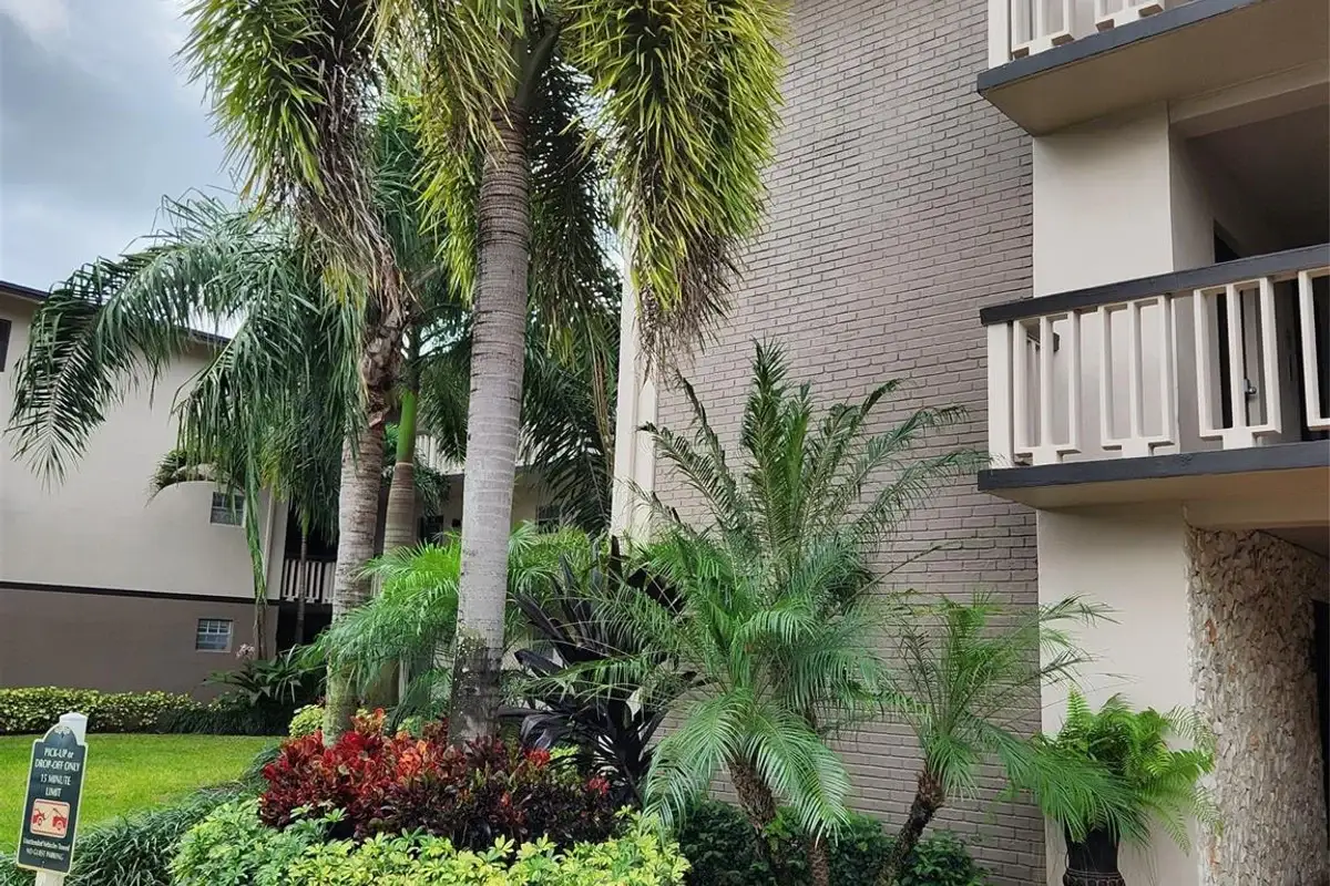 4900 Washington St #309, Hollywood: photo 1 of 29