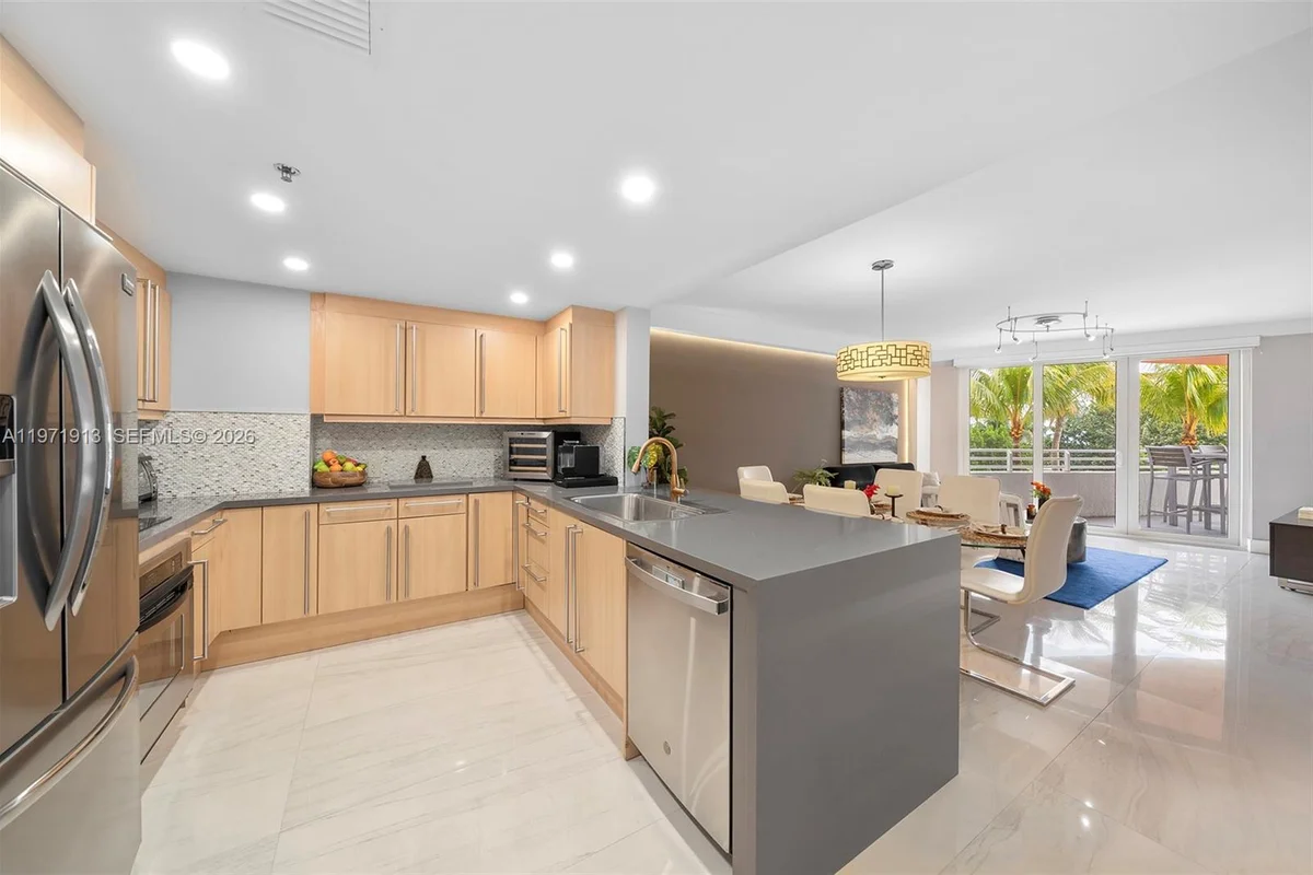 226 Ocean Dr #3C, Miami Beach: photo 1 of 42