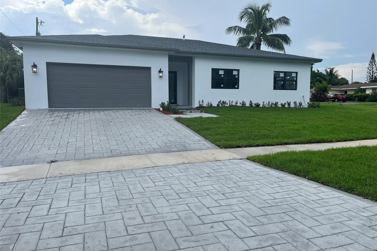 House in Boynton Beach: photo 1 of 25