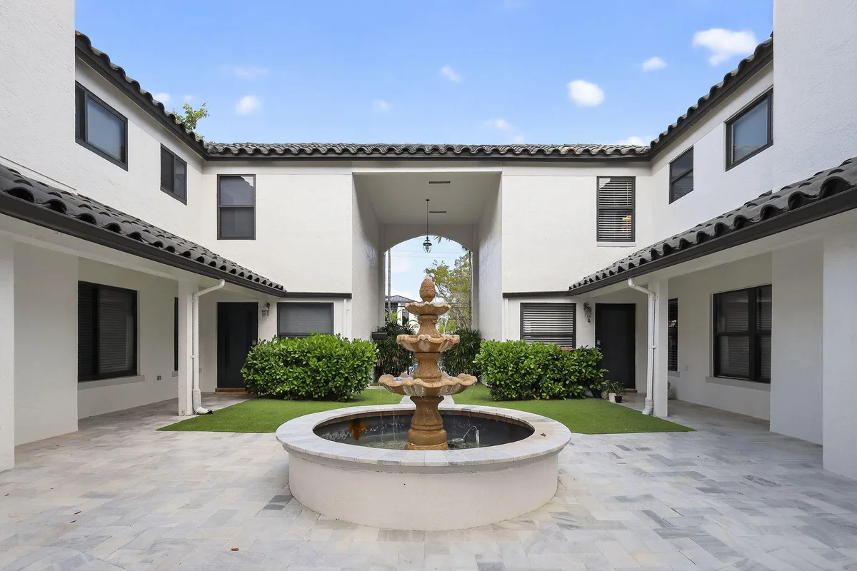 1524 SE 12th St #6, Fort Lauderdale: photo 1 of 34