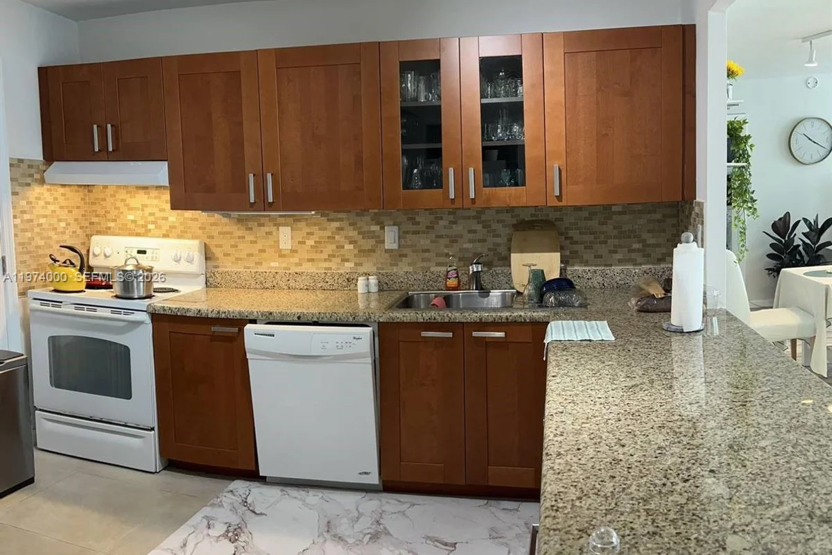 1150 NE 191st St #34, Miami: photo 1 of 9