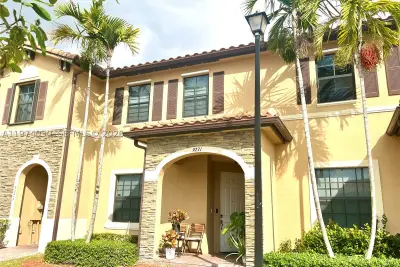 9271 W 33rd Ln, Hialeah: photo 1 of 23