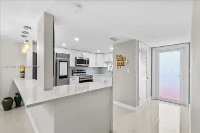 811 S Hollybrook Dr #208, Pembroke Pines: photo 1 of 50