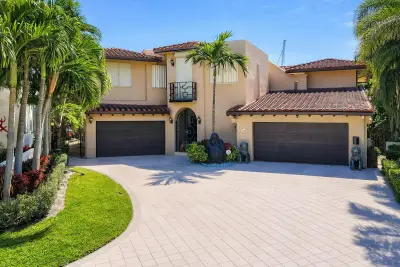 2850 NE 44th St, Lighthouse Point: photo 1 of 67