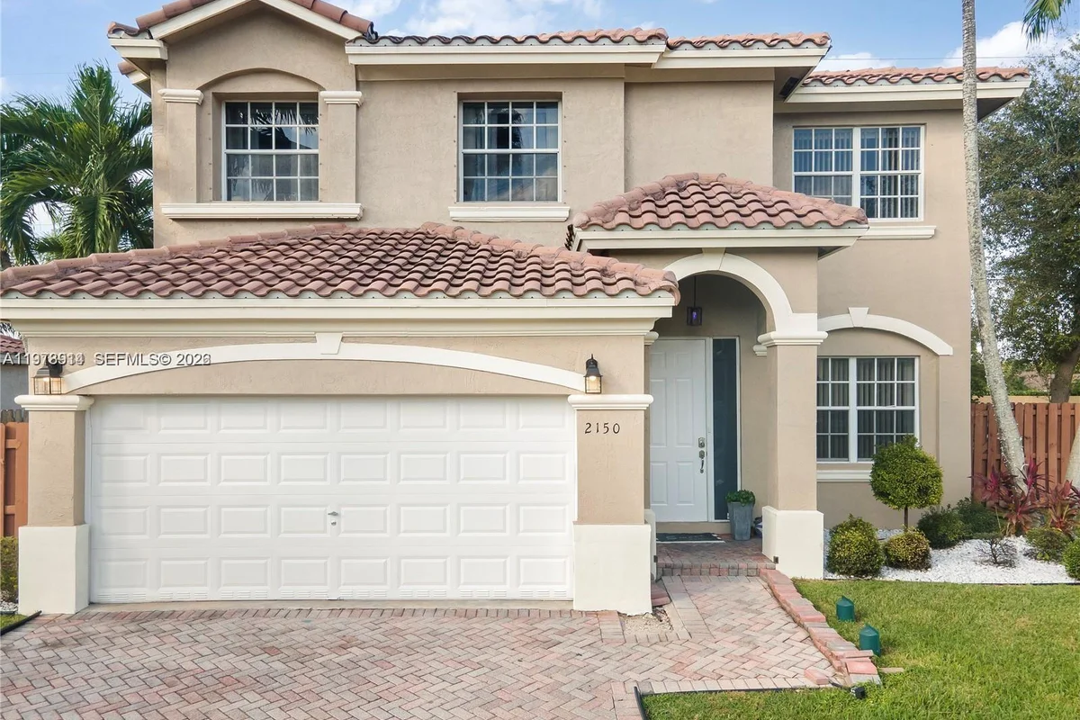2150 NW 100th Ave, Pembroke Pines: photo 1 of 35