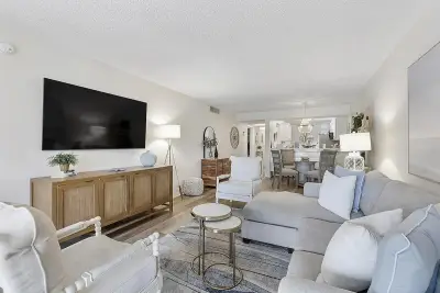 5722 Coral Lake Dr #210, Margate: photo 1 of 34