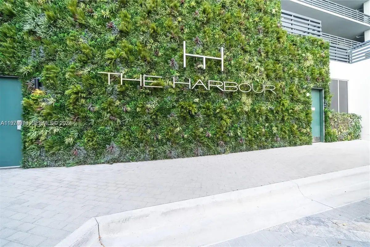 16385 Biscayne Blvd #1120, North Miami Beach: photo 1 of 22
