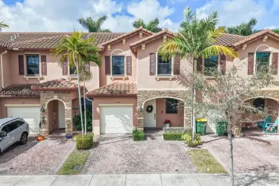 178 SE 33rd Ter, Homestead: photo 1 of 34