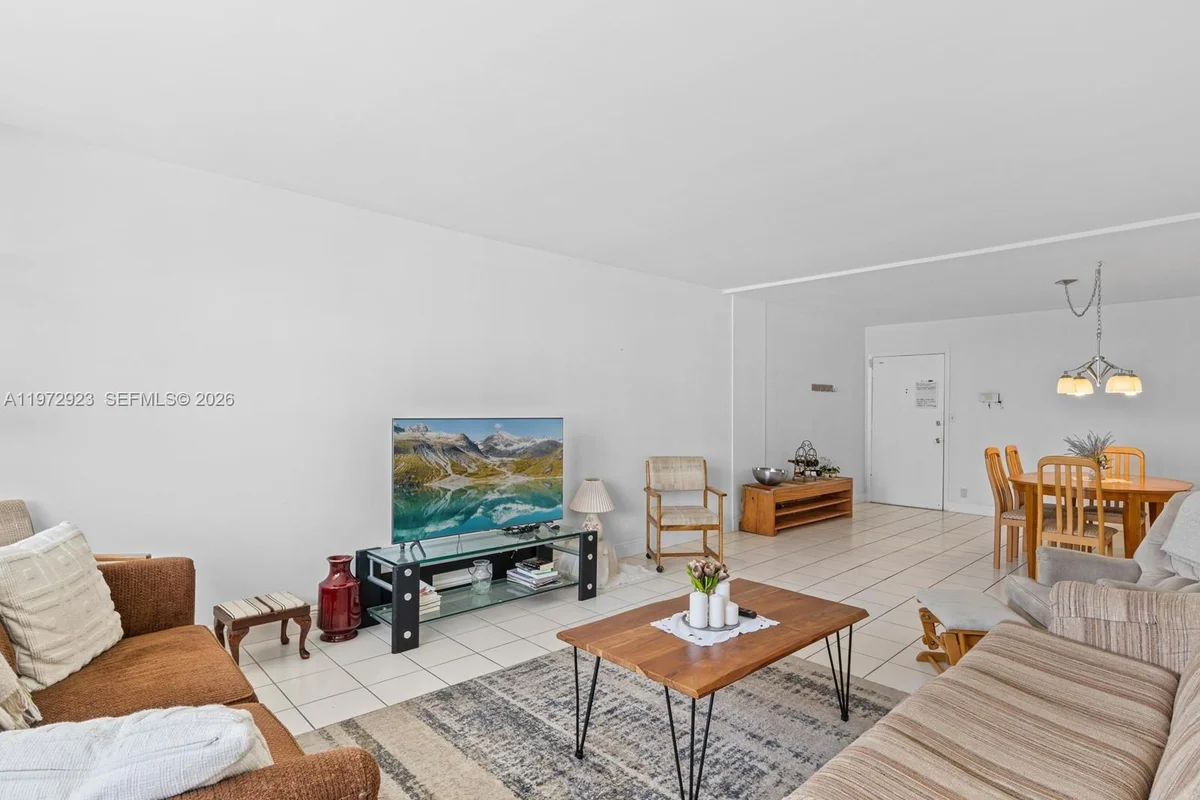 111 Golden Isles Dr #G8, Hallandale Beach: photo 1 of 21