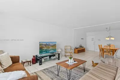111 Golden Isles Dr #G8, Hallandale Beach: photo 1 of 21